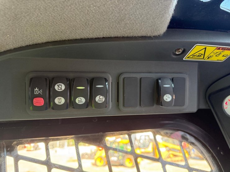 2012-caterpillar-246c-image-26