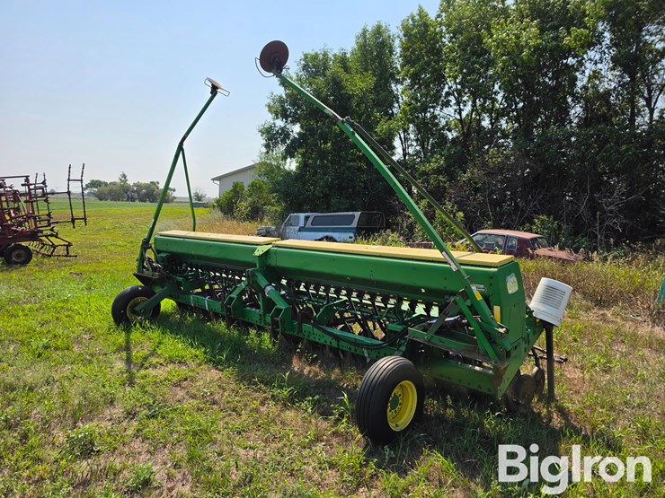 john-deere-520-image-1