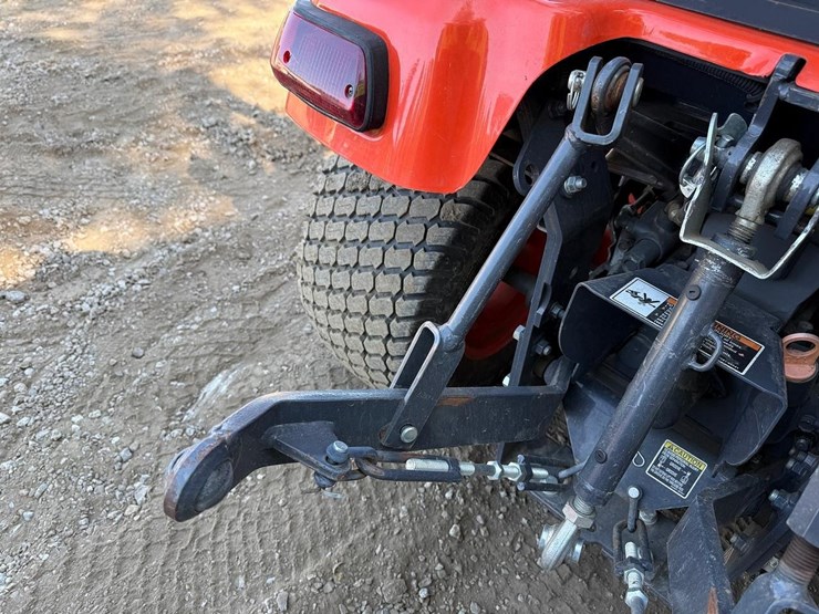 2014-kubota-bx2370-image-16