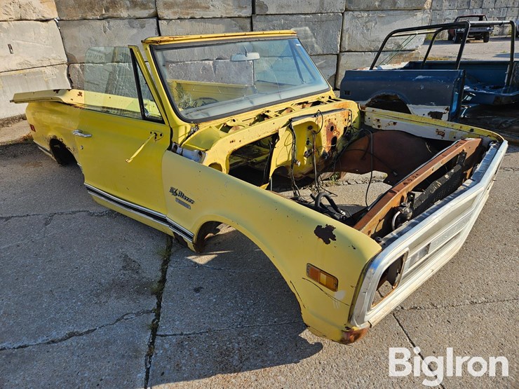 1970-chevrolet-k5-image-3
