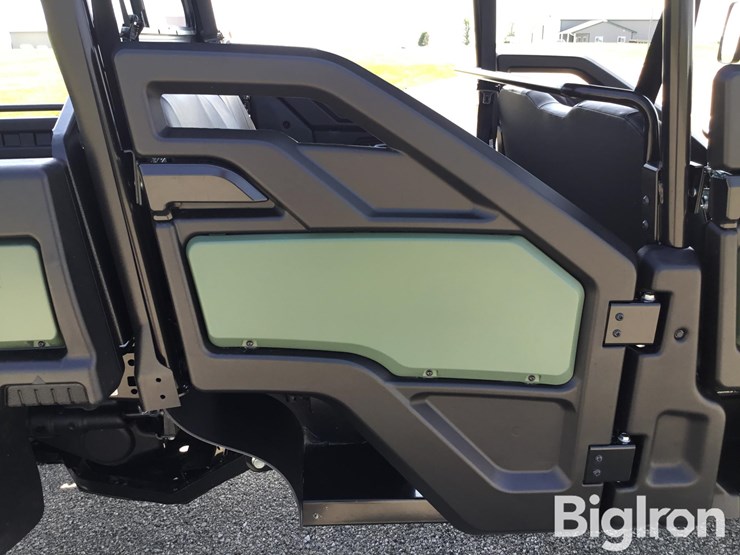 2025-john-deere-gator-image-17