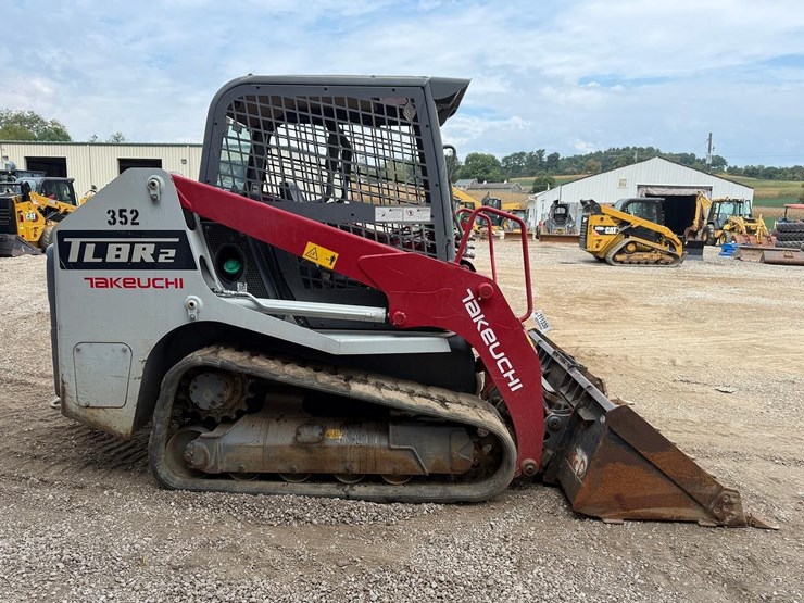 2020-takeuchi-tl8-image-5
