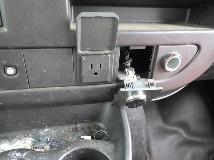 2016-utility-van-image-35