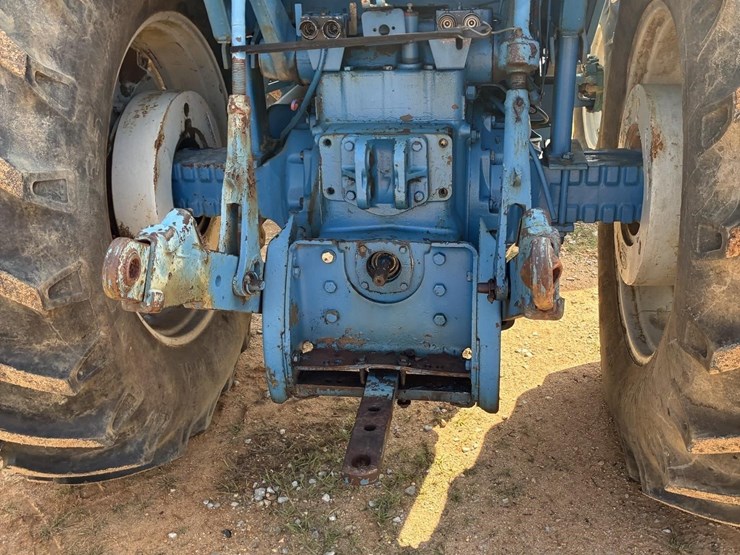 ford-tractor-image-3