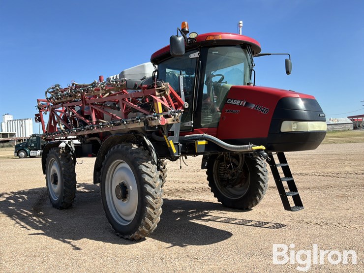 2016-case-ih-patriot-4440-image-3