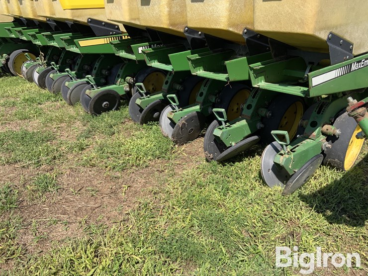 john-deere-7300-image-10