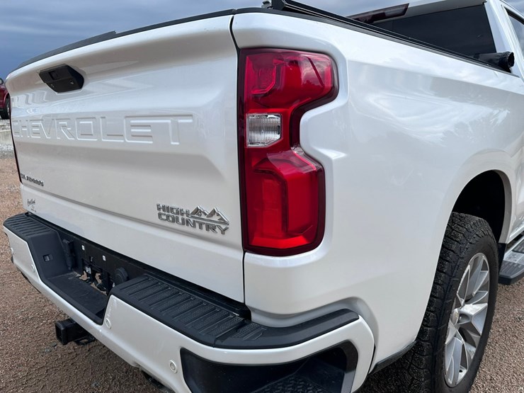 2020-chevrolet-1500-image-13