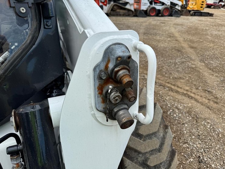 bobcat-s750-image-12