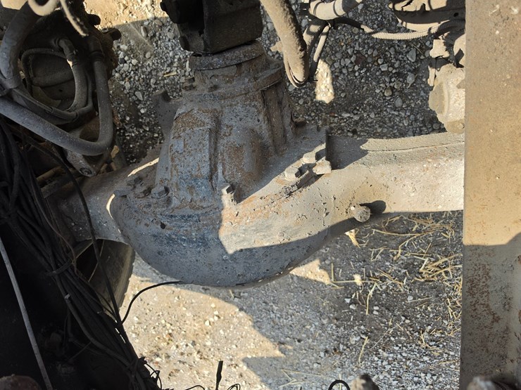2005-freightliner-m2-106-image-93