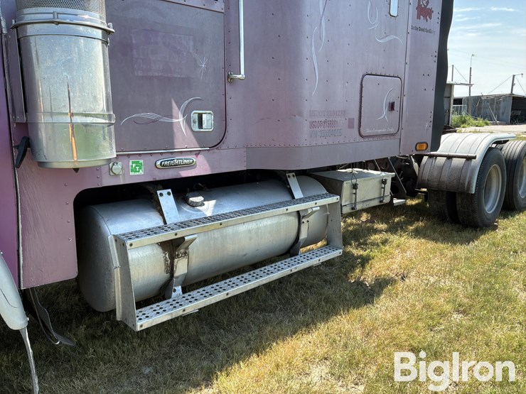 2003-freightliner-fld120-image-15