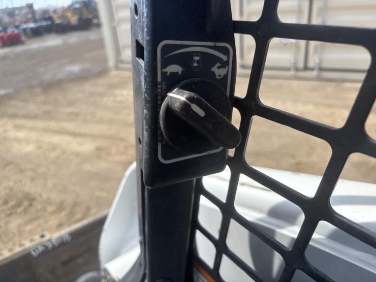 2017-bobcat-s740-image-27