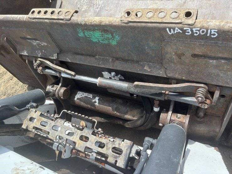 2017-bobcat-s740-image-13
