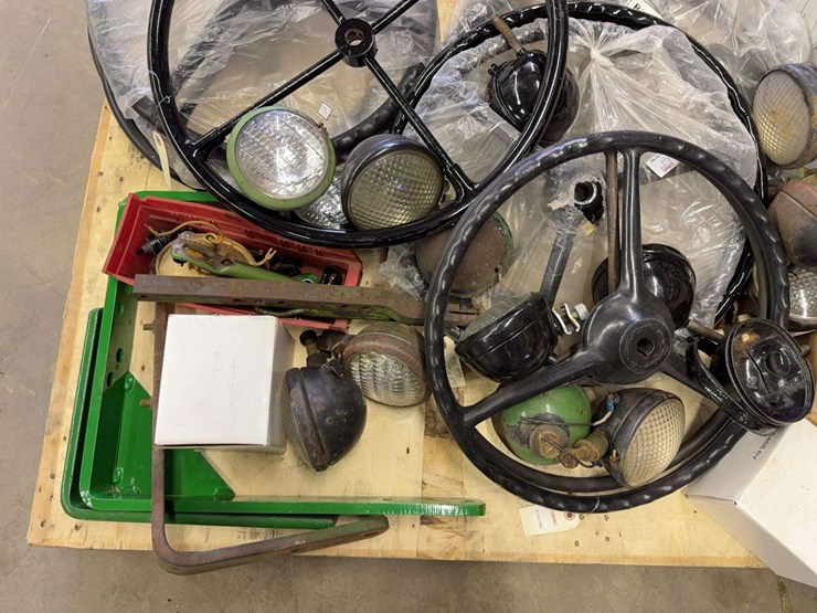 john-deere-steering-wheels-&-misc.-parts-image-3