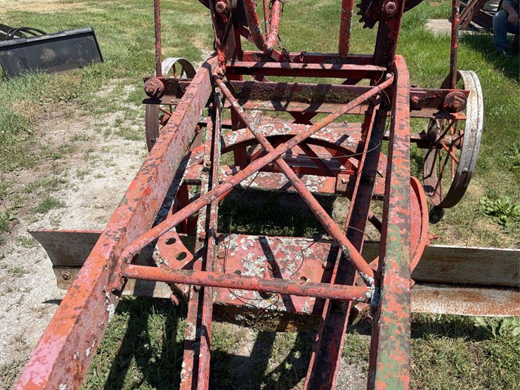 pull-type-road-grader-image-23