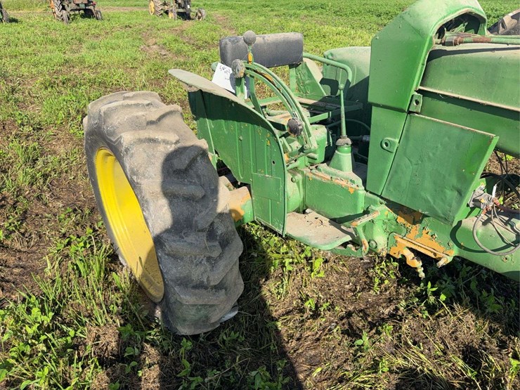 john-deere-330-image-5