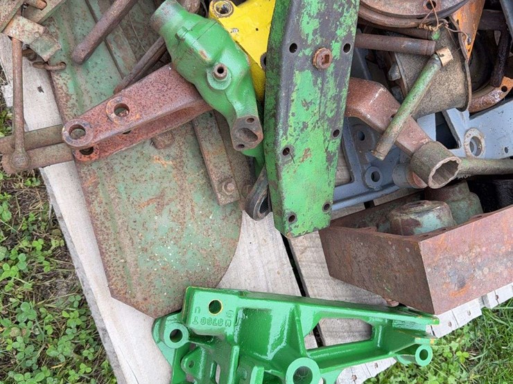 john-deere-dubuque-assorted-parts-image-3