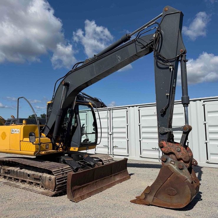 2011 DEERE 120D