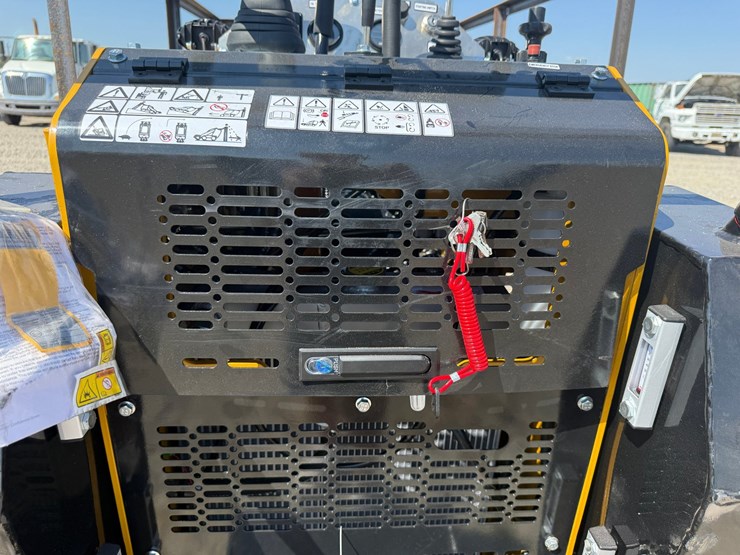 #76-•-unused-2026-cfg-kjt27-stand-on-skid-steer-loader-kjt272026m0622193-inv#4561-image-20