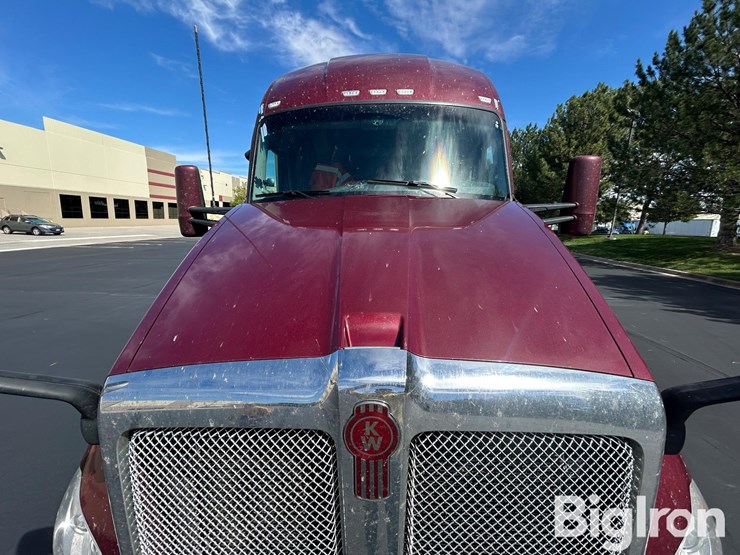 2021-kenworth-t680-image-10
