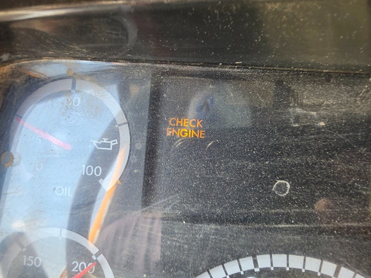 2005-freightliner-m2-106-image-81