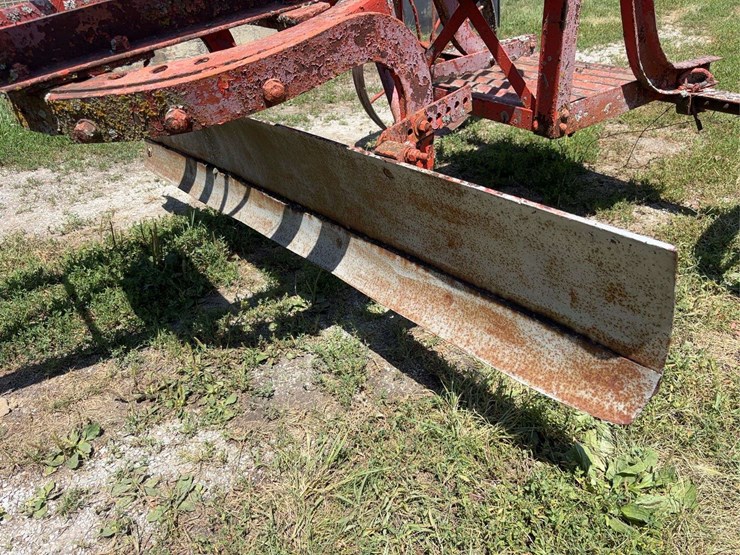 pull-type-road-grader-image-21