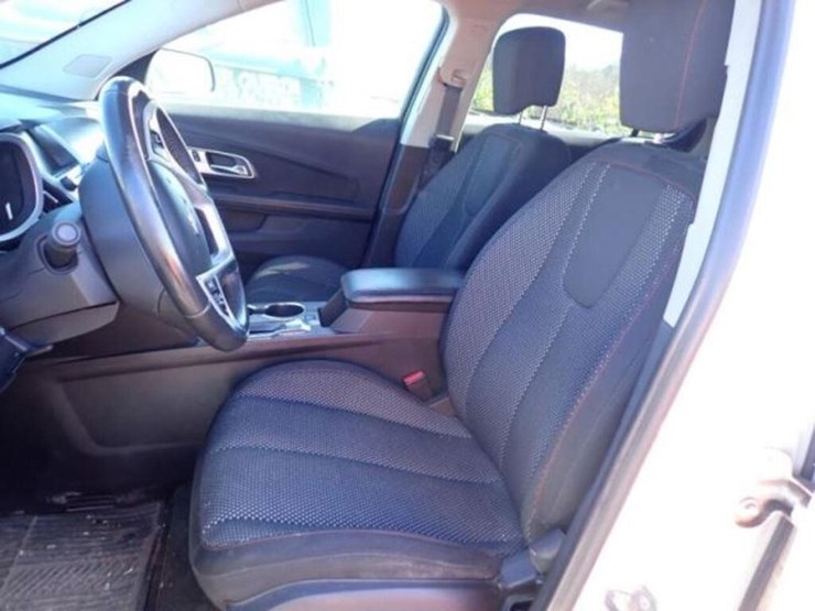 2017-chevrolet-equinox-image-10