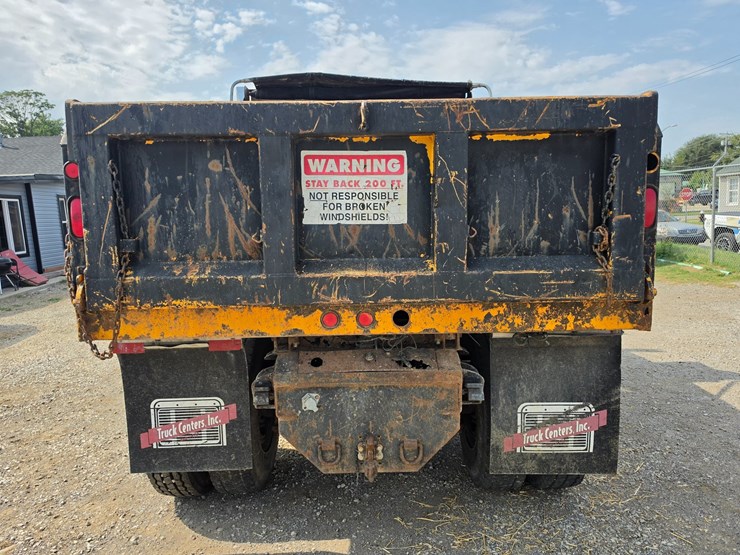 2005-freightliner-m2-106-image-8