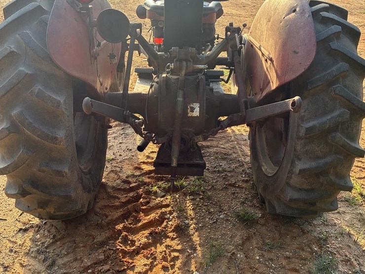 massey-ferguson-135-image-3