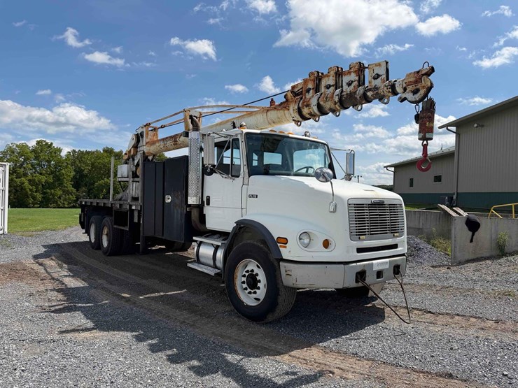 2000-freightliner-fl112-image-6