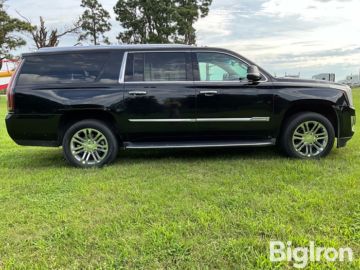 2015-cadillac-escalade-esv-image-4