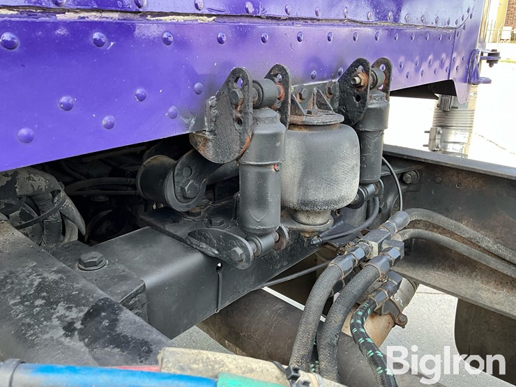 2002-peterbilt-379-image-11