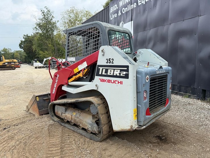 2020-takeuchi-tl8-image-2