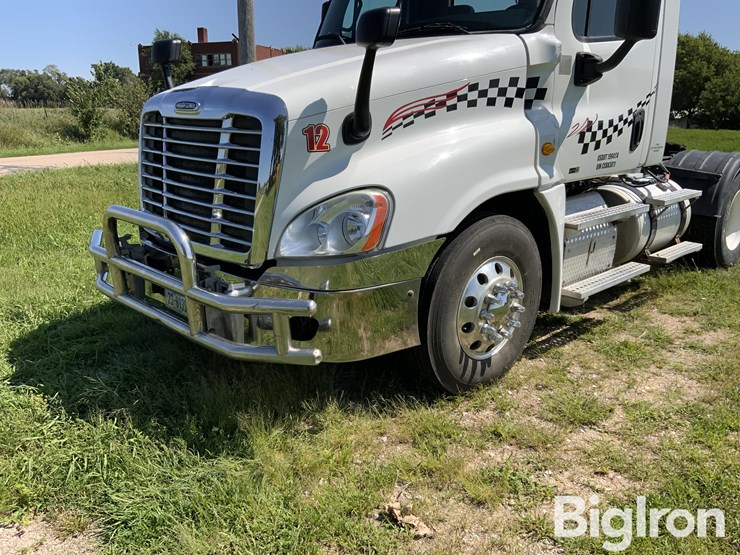 2012-freightliner-cascadia-125-image-9