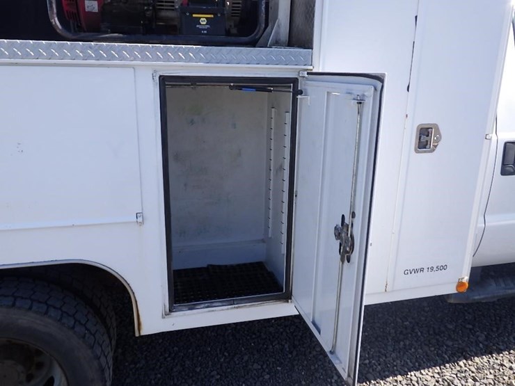 2011-ford-f550-image-46