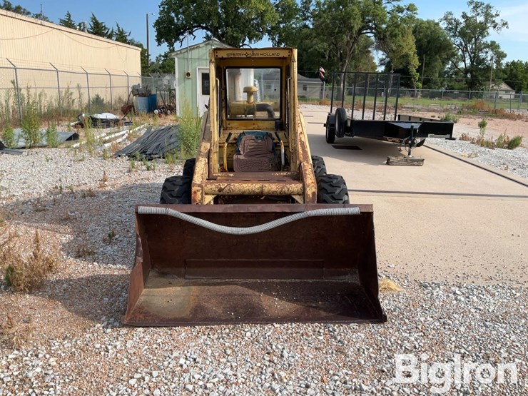 new-holland-l779-image-2