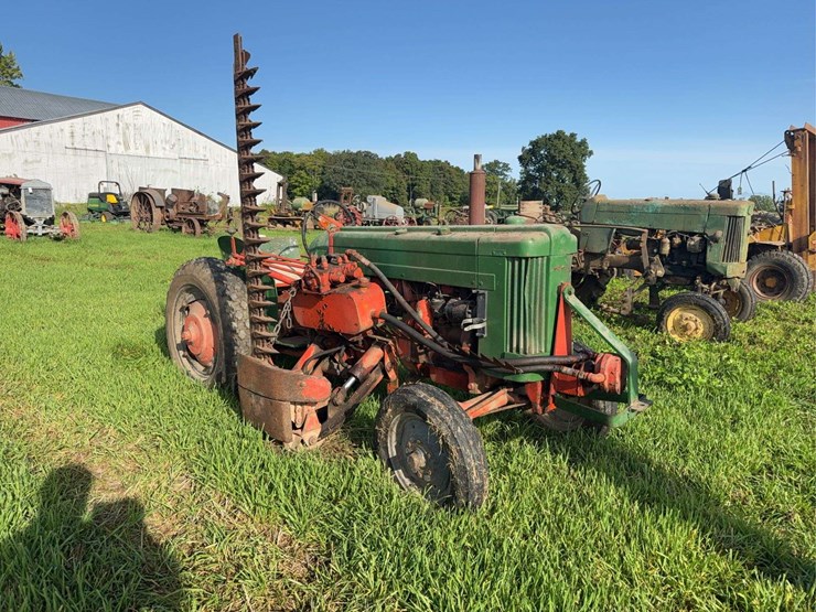 john-deere-320-image-2
