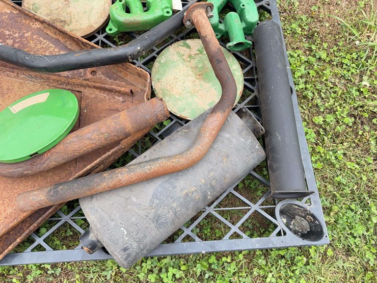 john-deere-exhaust-parts-&-clam-shell-fenders-image-3