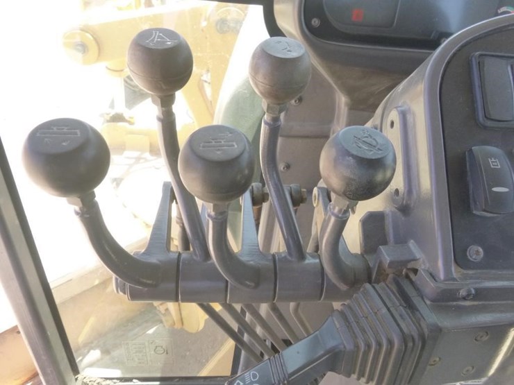 2008-volvo-g930-image-10