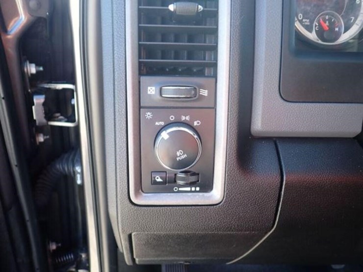 2019-dodge-1500-image-17