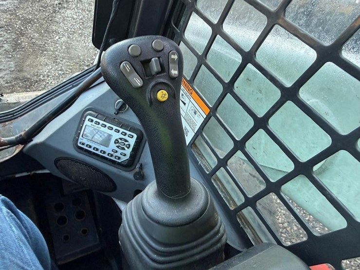 2023-bobcat-s770-image-19