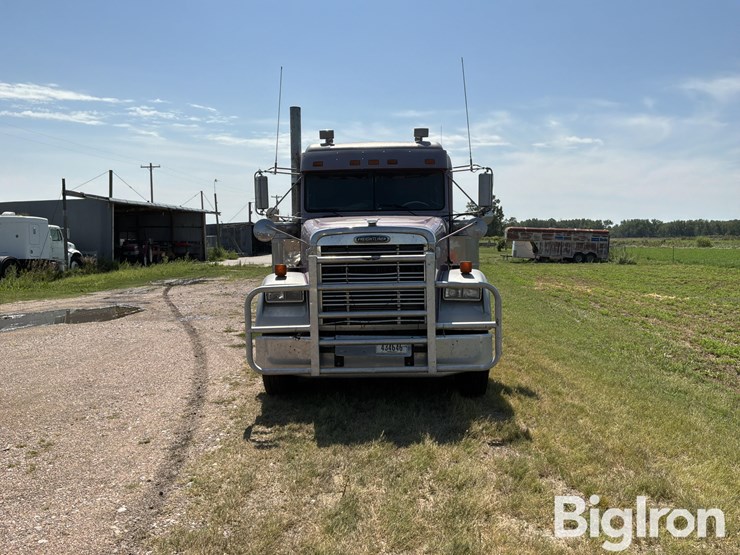 2003-freightliner-fld120-image-2
