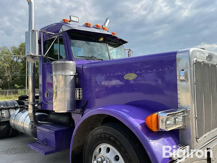 2002-peterbilt-379-image-10
