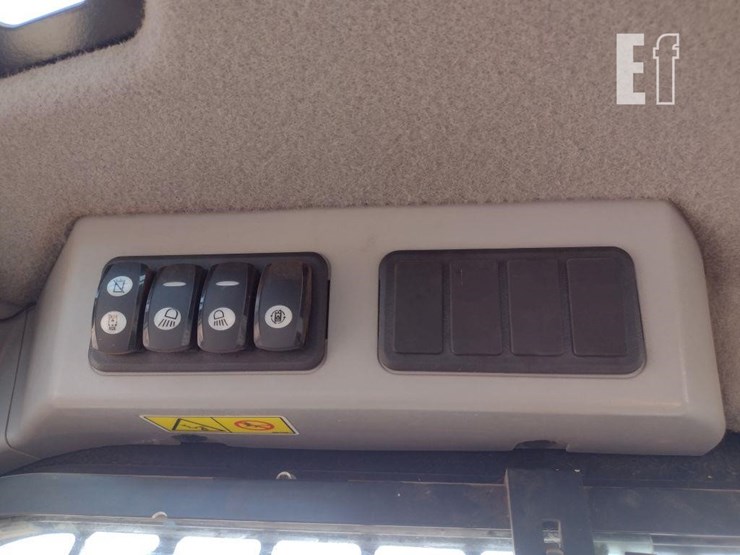 2015-caterpillar-287d-image-8