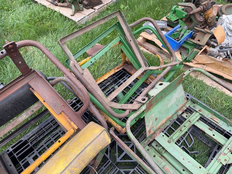 john-deere-waterloo-seat-brackets-image-4