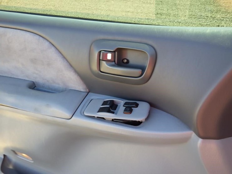 2002-toyota-sienna-image-24