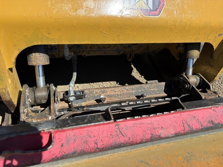 2020-caterpillar-289d3-image-15