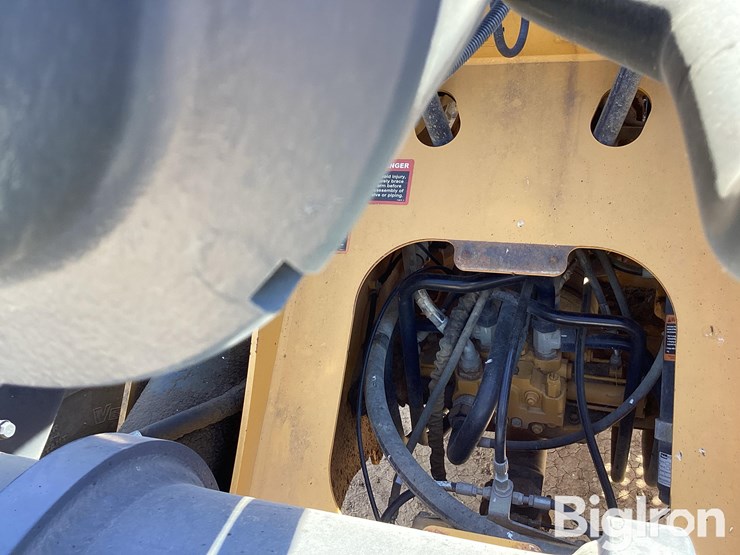 2012-deere-724k-image-16