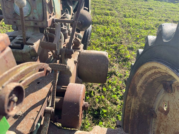 john-deere-520-image-13