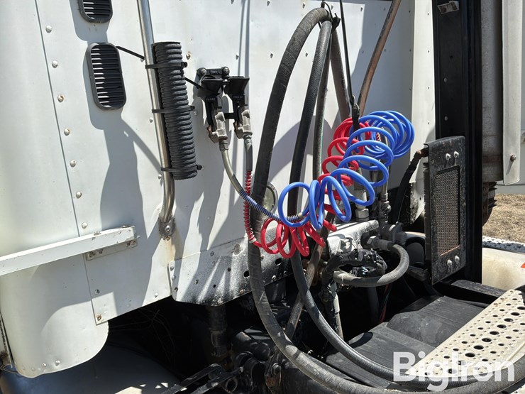2007-freightliner-columbia-120-image-13