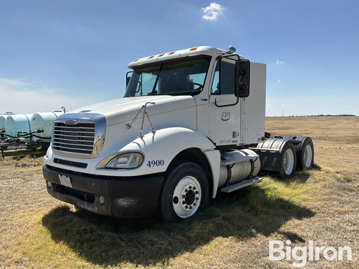 2007-freightliner-columbia-120-image-1